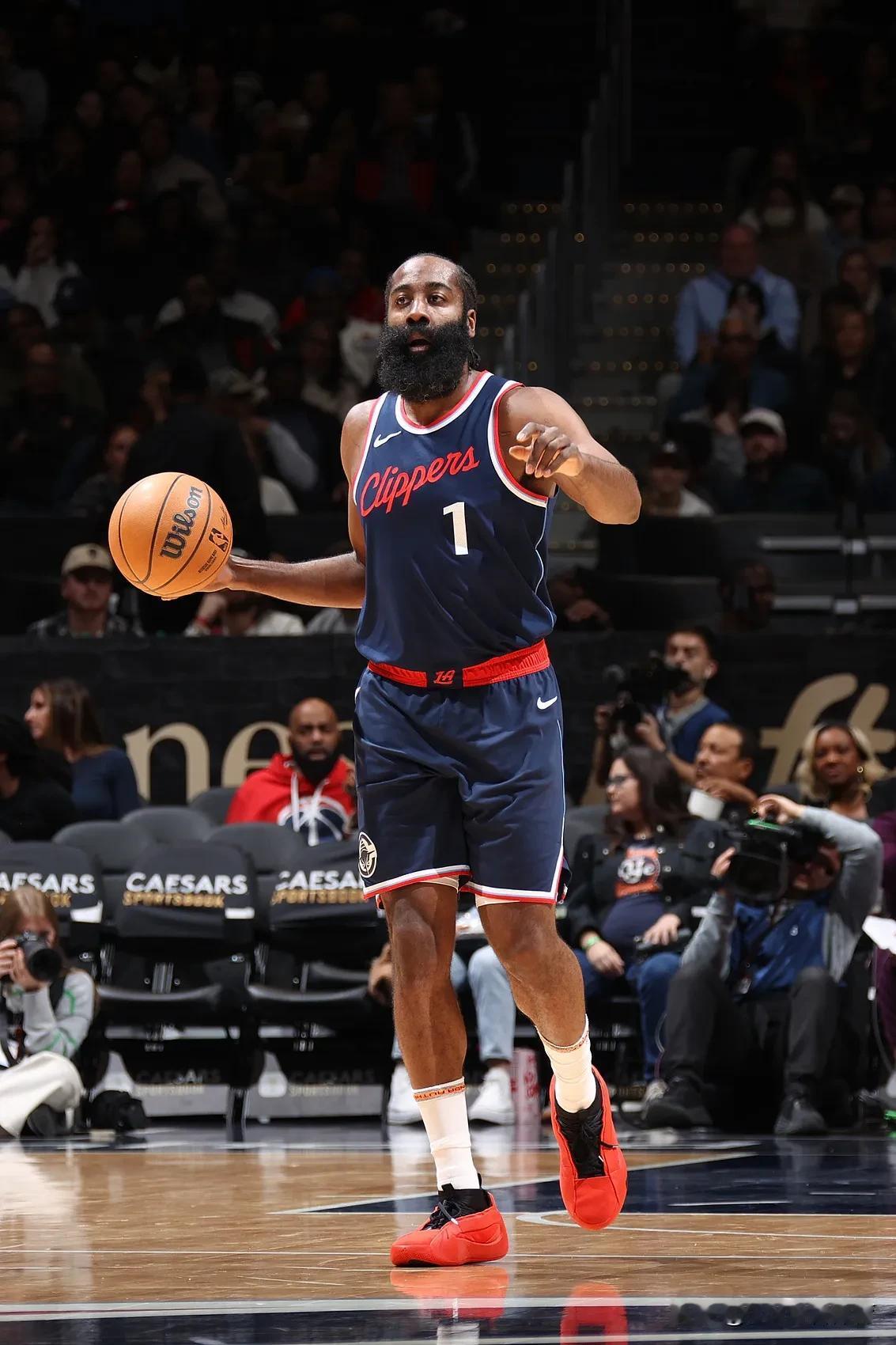 热火不断突破!,哈登连续三场比赛得分超过晋级下一阶段赛场气氛高涨的简单介绍-爱游戏全站